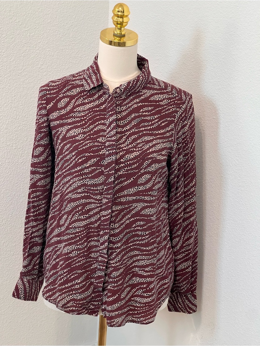 Boden 100% Silk Zebra Print Blouse Burgundy Button Front Long Sleeve Size 4 - Picture 2 of 11